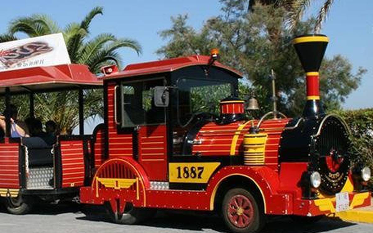 Tourist train to the beach aparthotel ilunion sancti petri cádiz Tourist train to the beach aparthotel ilunion sancti petri cádiz